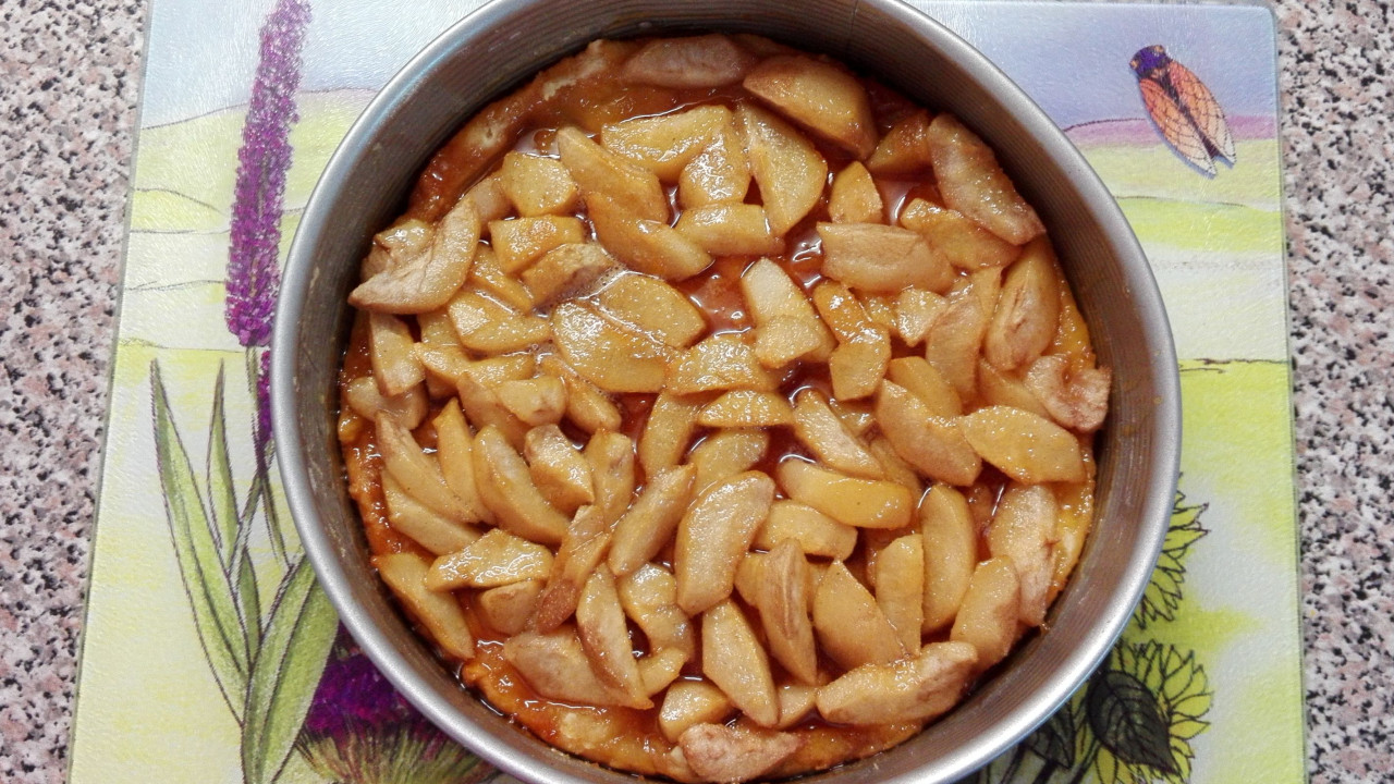 Hrušková torta s karamelom