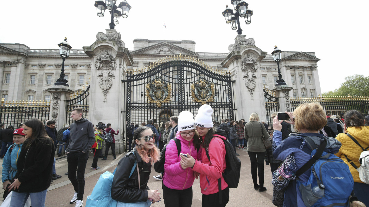 meghan harry dieťa pôrod