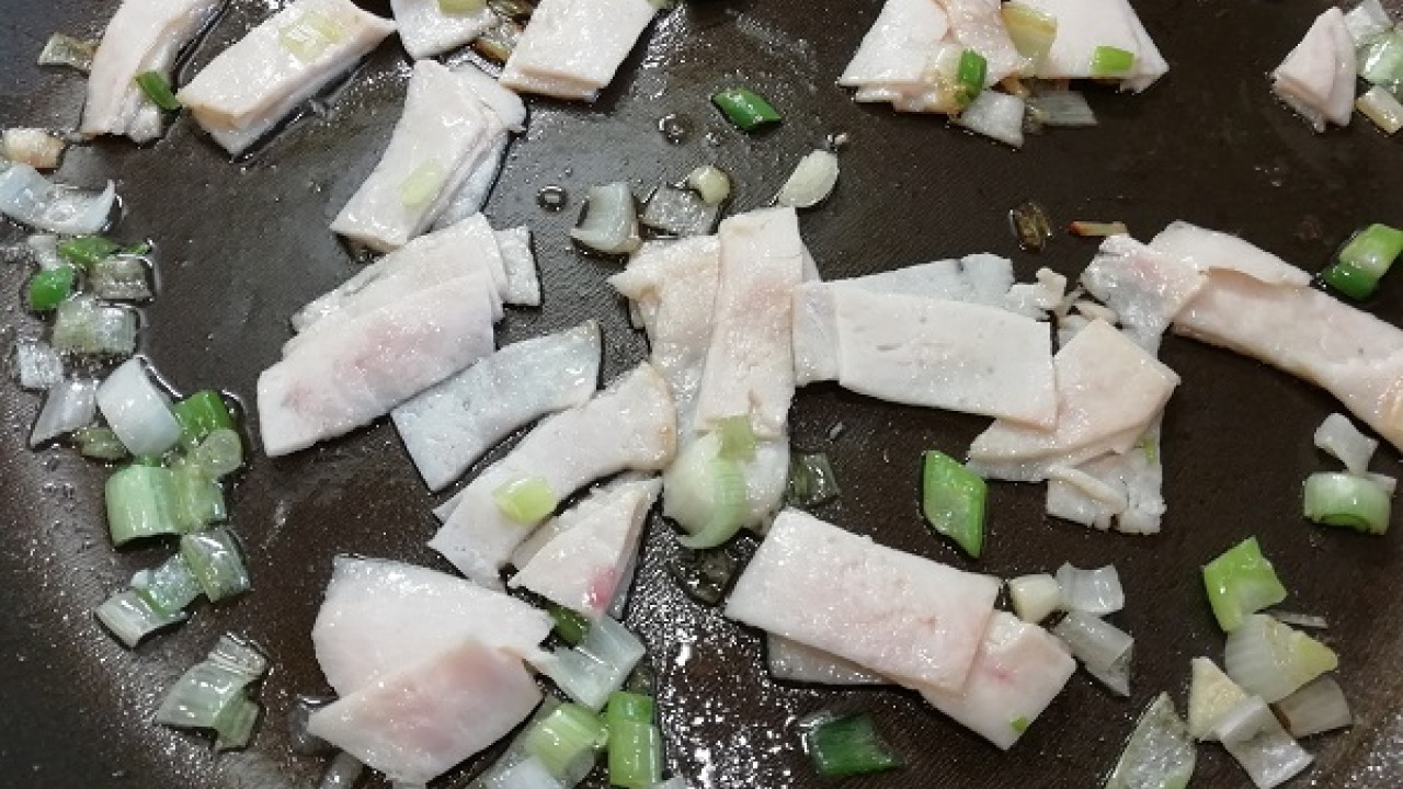 Omeleta so špenátom a syrom