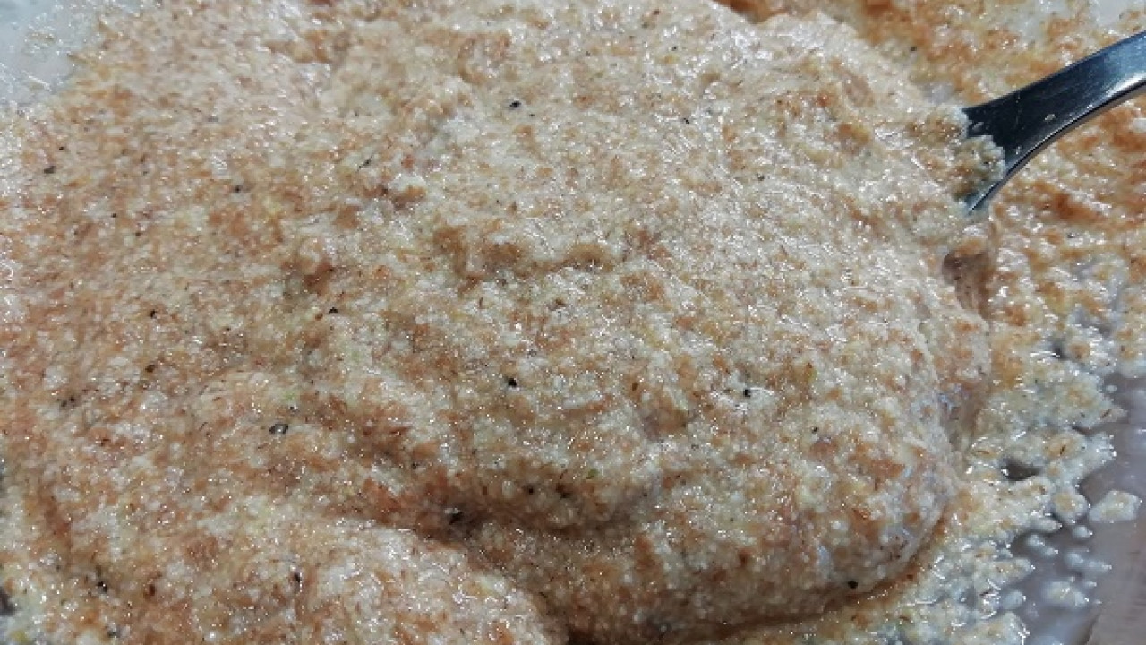 Karfiolová polievka s hráškom a krupicovými haluškami