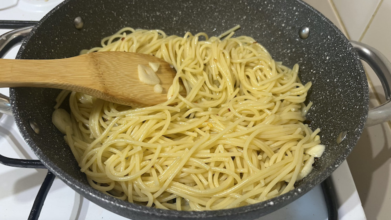Aglio olio špagety s krevetami: Krok 5