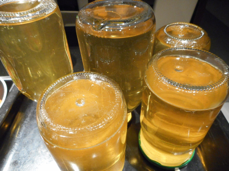 Najlepší domáci sirup 5x inak. RECEPT na púpavový, bazový, lipový, ovocný aj limetkový sirup
