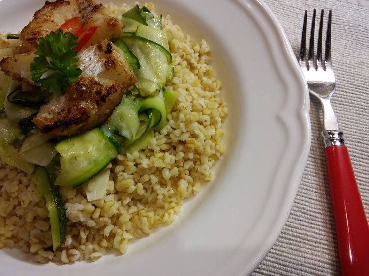 Skvelý bulgur, RECEPT na večeru s rybou a cuketou
