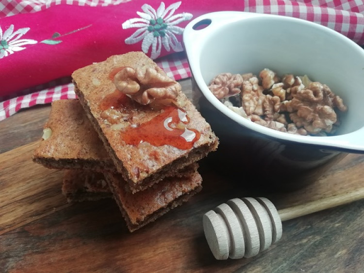 Hrnčekový orechový koláč: Rýchly a lacný recept
