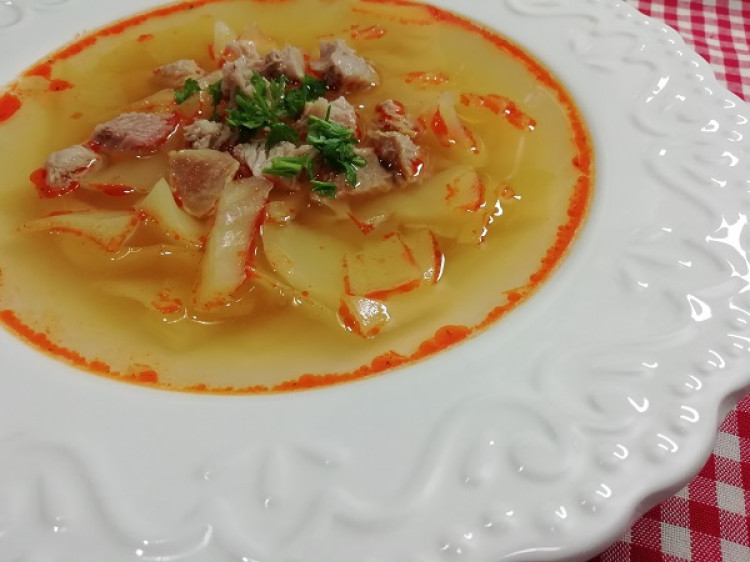 Najlepšia kapustová polievka s mäsom. RECEPT, ktorý zasýti