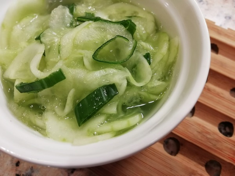 Jednoduchý a rýchly uhorkový šalát: Svieži a zdravý recept na každý deň