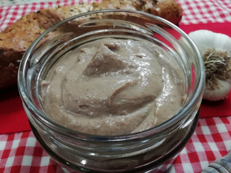 Pečeňová paštéta z kuracích pečienok: Domáci jednoduchý recept