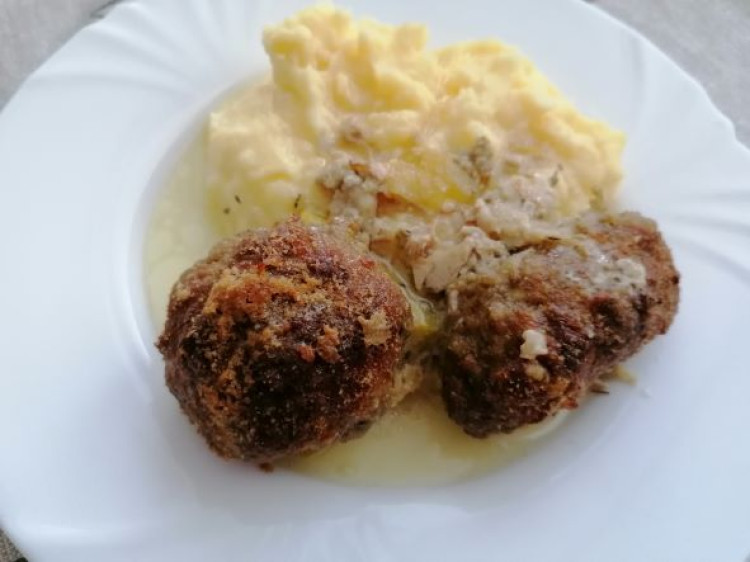 Najlepšie šťavnaté fašírky pečené v rúre: overený základný recept