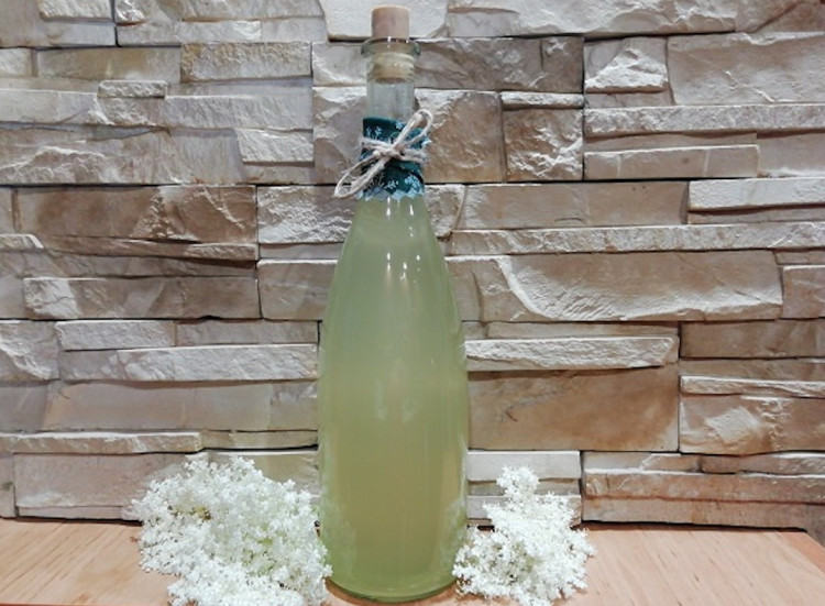Najlepší bazový sirup: Jednoduchý recept pre letné osveženie | Domáci návod krok za krokom