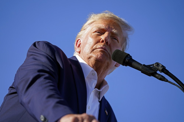 Pokus o atentát na exprezidenta Donalda Trumpa: Strelec mu poranil ucho, zastrelili ho