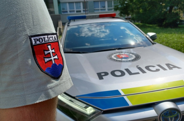Muž v areáli školy v Rožňave dobodal manželku, útok neprežila