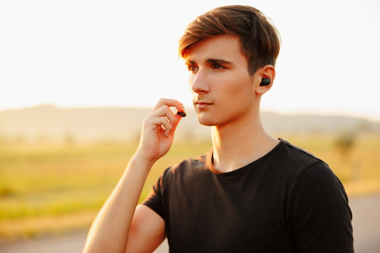 Čo všetko dokážu JBL slúchadlá s displejom Tour Pro3