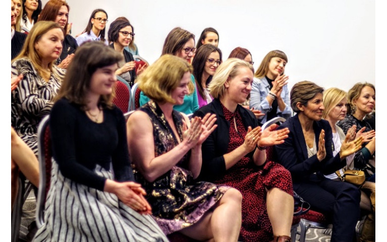 5. narodeniny Ženy v meste